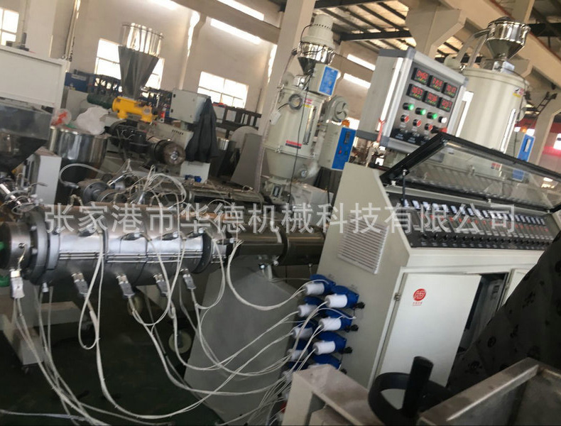 PPR兩層(céng)三層(céng)複合矽芯塑料管材生産(chǎn)線