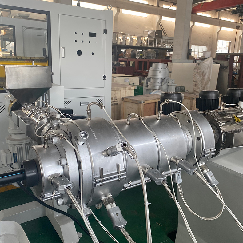 20-63HDPE管材擠出機設備(bèi) PE管材生産(chǎn)線 PE管材生産(chǎn)設備(bèi) 塑料管材擠出機生産(chǎn)線機器出口