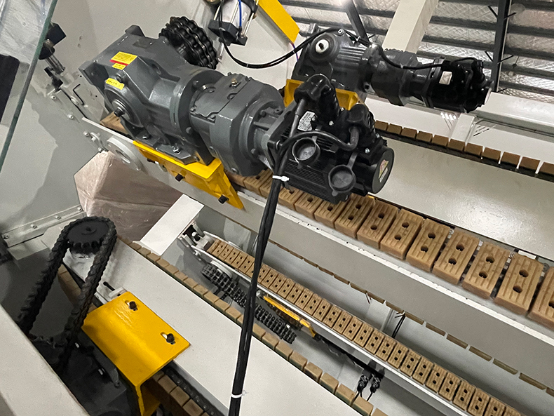 315-630PVC排水管給(gěi)水管擠出機 UPVC管生産(chǎn)線 塑料管材生産(chǎn)線