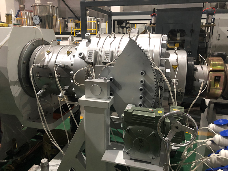 PVC110-400管材生産(chǎn)線 PVC給水排水塑料管材生産(chǎn)設備(bèi)