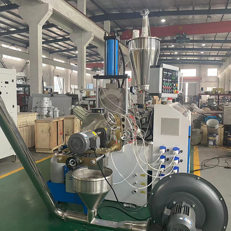 張家港65 80雙螺杆PVC硬質造粒生産(chǎn)線 軟料造粒擠出機生産(chǎn)設備(bèi) 粉末造粒機器