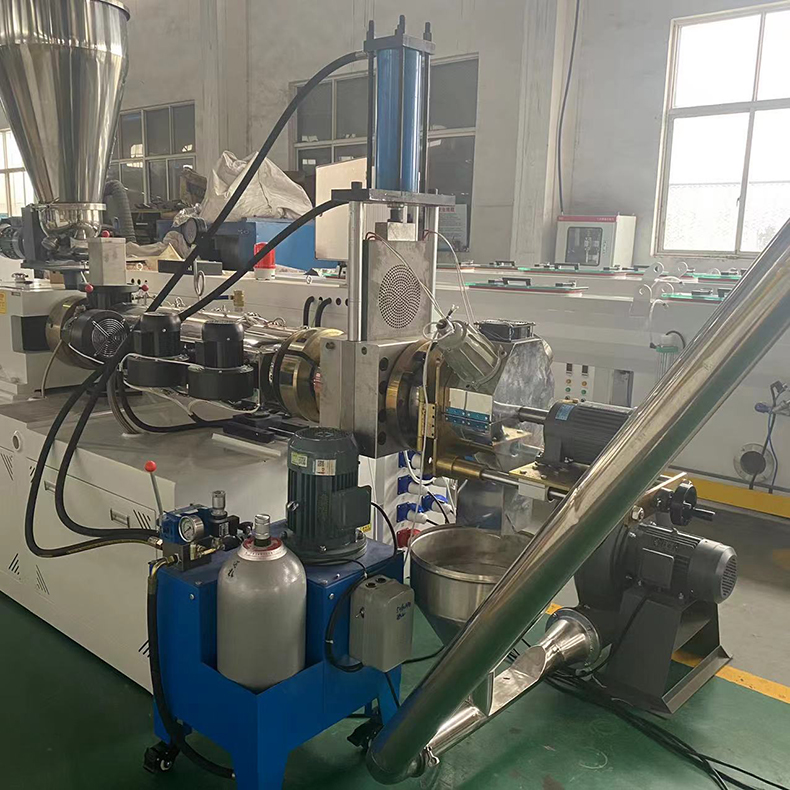 張家港65 80雙螺杆PVC硬質造粒生産(chǎn)線 軟料造粒擠出機生産(chǎn)設備(bèi) 粉末造粒機器