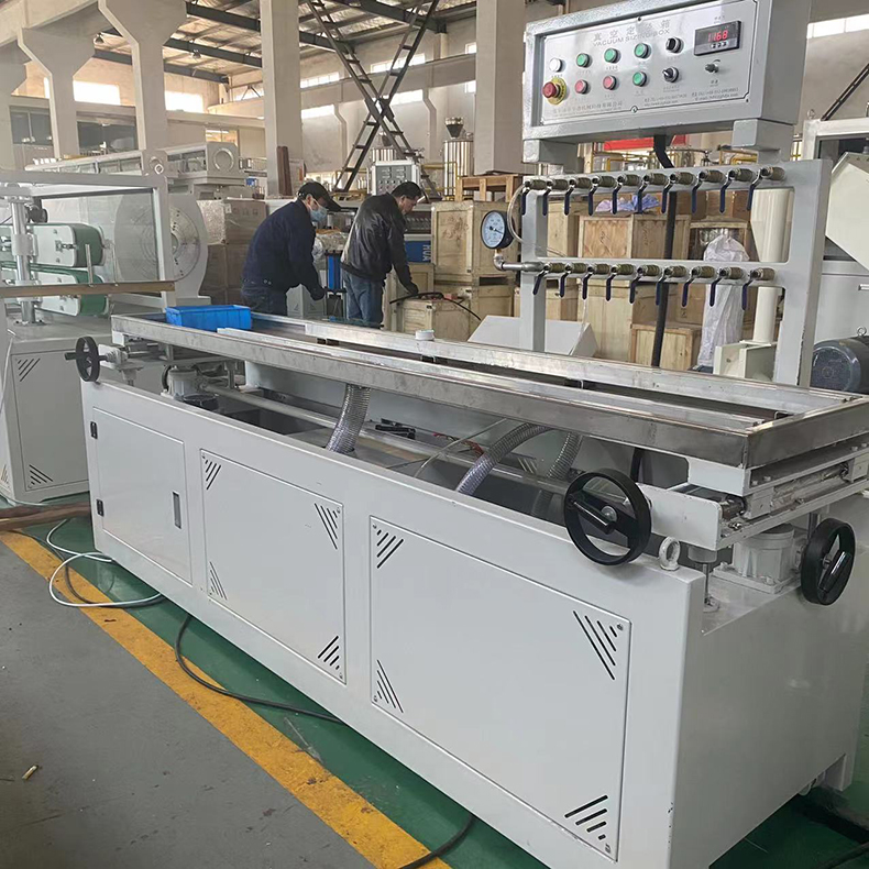 張家港PC燈管擠出機 雙色LED燈管生産(chǎn)線 單螺杆擠出機燈管生産(chǎn)設備(bèi)