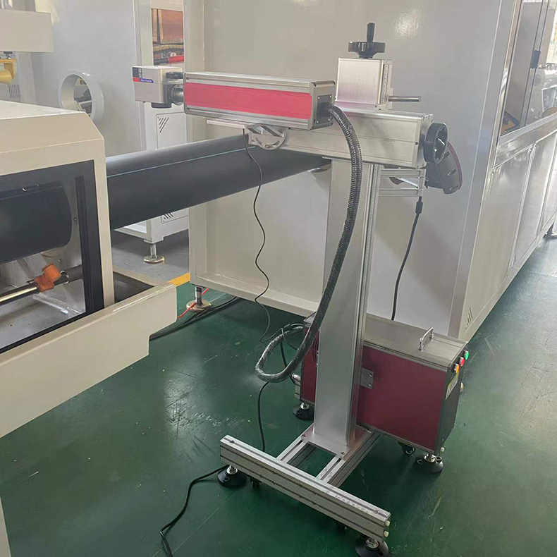 張家港市管材設備(bèi)廠(chǎng)家 塑料管材型材PVCPEPPR20-30-50W激光噴碼機 打碼機 油墨噴碼機設備(bèi)